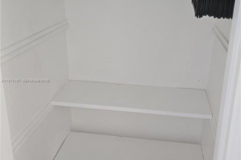 Appartement à louer à Bay Harbor Islands, Floride: 37.16 m2 № 2031456 - photo 4