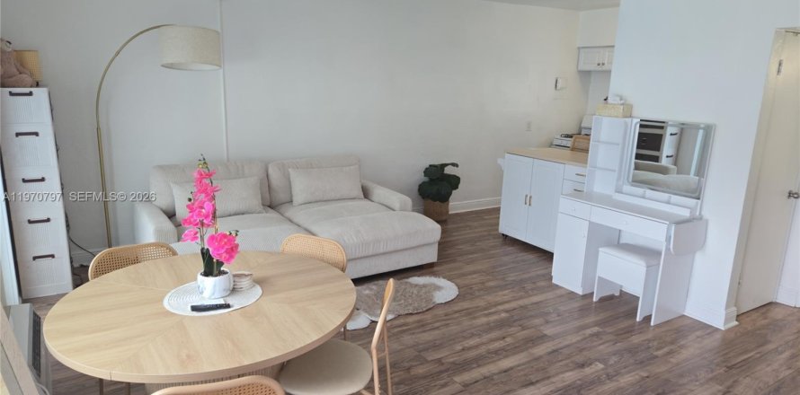 Studio à Bay Harbor Islands, Floride № 2031456