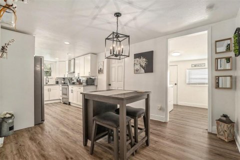 Villa ou maison à vendre à Zephyrhills, Floride: 3 chambres, 98.85 m2 № 2211940 - photo 6