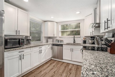 Villa ou maison à vendre à Zephyrhills, Floride: 3 chambres, 98.85 m2 № 2211940 - photo 8