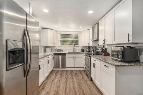 Villa ou maison à vendre à Zephyrhills, Floride: 3 chambres, 98.85 m2 № 2211940 - photo 7