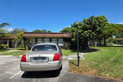Villa ou maison à vendre à Deerfield Beach, Floride: 2 chambres, 93.65 m2 № 1825728 - photo 2