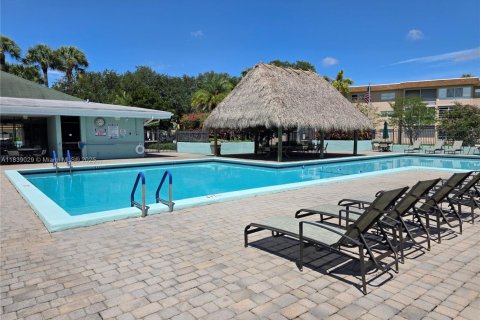 Villa ou maison à vendre à Deerfield Beach, Floride: 2 chambres, 93.65 m2 № 1825728 - photo 1