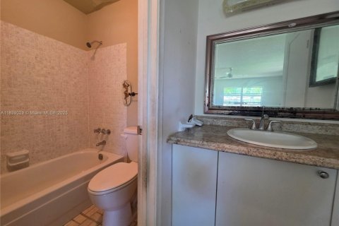 Villa ou maison à vendre à Deerfield Beach, Floride: 2 chambres, 93.65 m2 № 1825728 - photo 8
