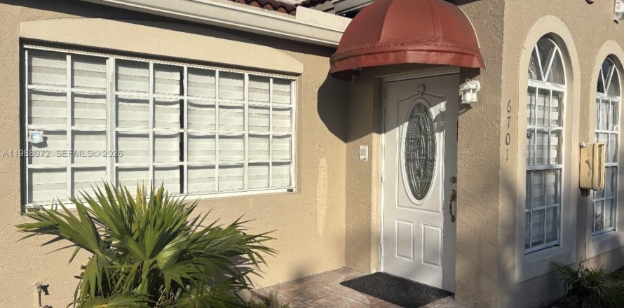 Casa en Miami Lakes, Florida 1 dormitorio, 65.03 m2 № 2051806