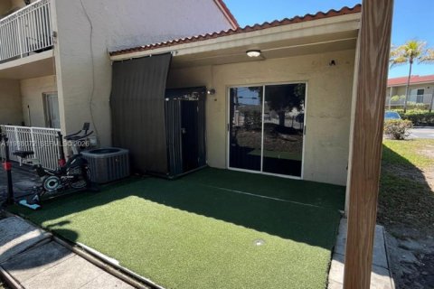 Casa en alquiler en Miami Lakes, Florida, 1 dormitorio, 65.03 m2 № 2051806 - foto 10