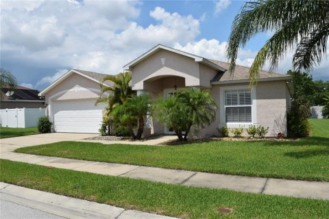 Casa en alquiler en Winter Haven, Florida, 3 dormitorios, 155.52 m2 № 1880622 - foto 1