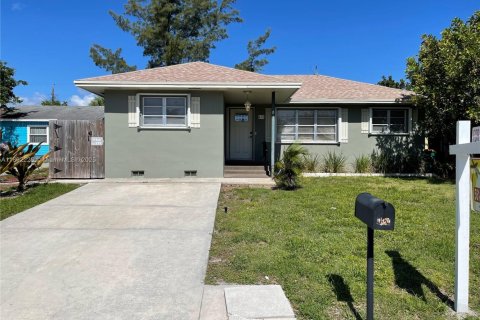 Casa en alquiler en Lake Worth, Florida, 3 dormitorios, 145.48 m2 № 1946210 - foto 1