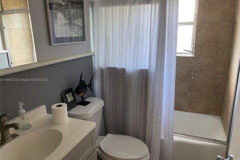 Casa en alquiler en Lake Worth, Florida, 3 dormitorios, 145.48 m2 № 1946210 - foto 11