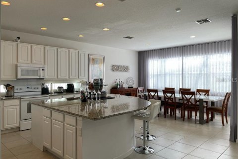 Casa en venta en Kissimmee, Florida, 6 dormitorios, 343.83 m2 № 1530561 - foto 4