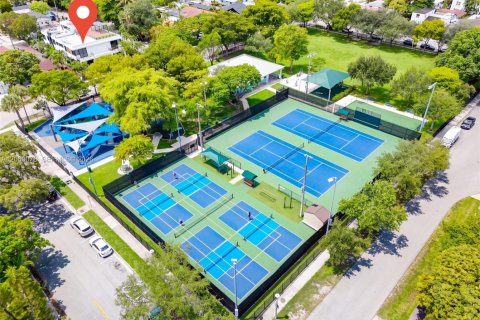 Villa ou maison à vendre à Miami, Floride: 4 chambres, 329.25 m2 № 2293921 - photo 3