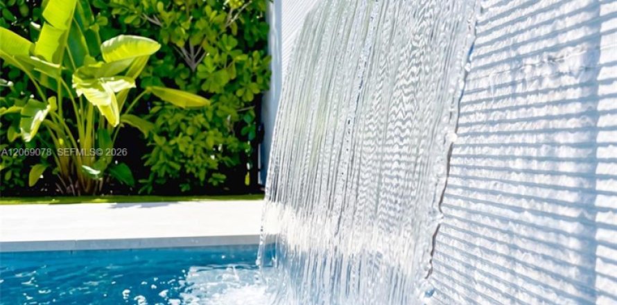 Villa ou maison à Miami, Floride 4 chambres, 329.25 m2 № 2293921