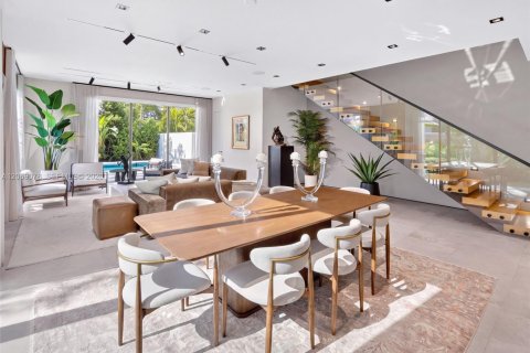 Villa ou maison à vendre à Miami, Floride: 4 chambres, 329.25 m2 № 2293921 - photo 15