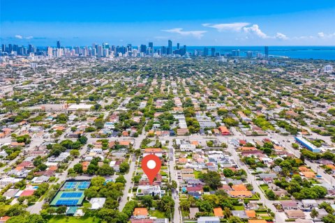 Villa ou maison à vendre à Miami, Floride: 4 chambres, 329.25 m2 № 2293921 - photo 2