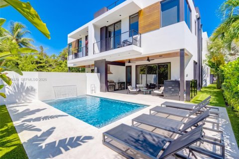 Villa ou maison à vendre à Miami, Floride: 4 chambres, 329.25 m2 № 2293921 - photo 8