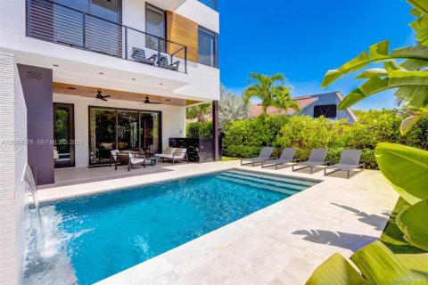 Villa ou maison à vendre à Miami, Floride: 4 chambres, 329.25 m2 № 2293921 - photo 9