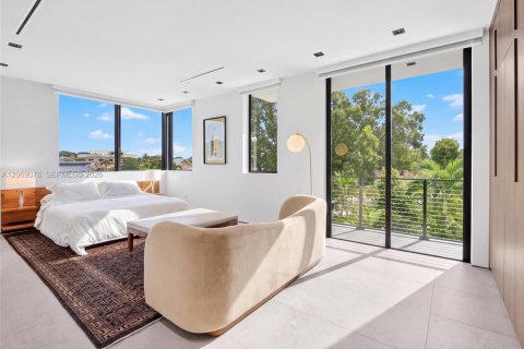 Villa ou maison à vendre à Miami, Floride: 4 chambres, 329.25 m2 № 2293921 - photo 30