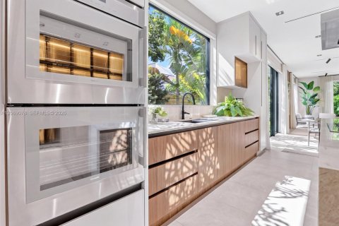 Villa ou maison à vendre à Miami, Floride: 4 chambres, 329.25 m2 № 2293921 - photo 21