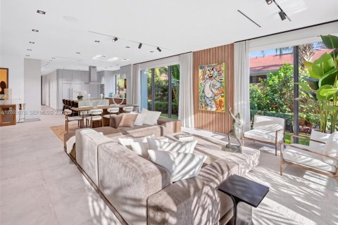 Villa ou maison à vendre à Miami, Floride: 4 chambres, 329.25 m2 № 2293921 - photo 16
