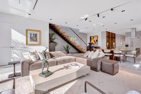 Villa ou maison à vendre à Miami, Floride: 4 chambres, 329.25 m2 № 2293921 - photo 17
