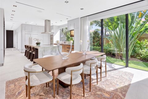 Villa ou maison à vendre à Miami, Floride: 4 chambres, 329.25 m2 № 2293921 - photo 18