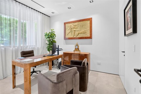 Villa ou maison à vendre à Miami, Floride: 4 chambres, 329.25 m2 № 2293921 - photo 22