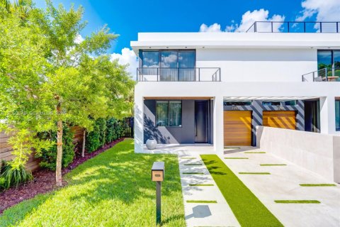 Villa ou maison à vendre à Miami, Floride: 4 chambres, 329.25 m2 № 2293921 - photo 5