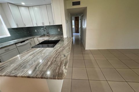 Copropriété à louer à Palm Harbor, Floride: 2 chambres, 84.26 m2 № 1761418 - photo 15
