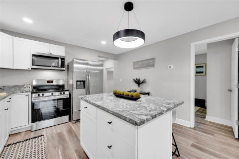 Villa ou maison à vendre à Tarpon Springs, Floride: 3 chambres, 109.25 m2 № 2224528 - photo 2