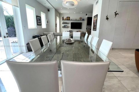 House in Aventura, Florida 4 bedrooms, 276.2 sq.m. № 2013256 - photo 5