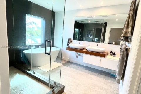 House in Aventura, Florida 4 bedrooms, 276.2 sq.m. № 2013256 - photo 7