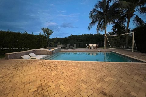 House in Aventura, Florida 4 bedrooms, 276.2 sq.m. № 2013256 - photo 2
