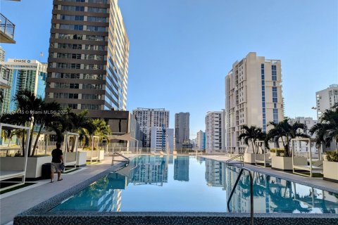 Condo in Miami, Florida, 1 bedroom  № 1975493 - photo 9