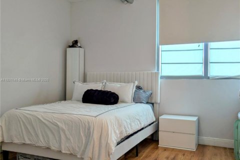 Condo in Miami, Florida, 1 bedroom  № 1975493 - photo 5