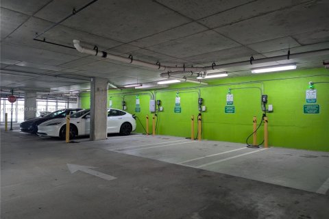 Condo in Miami, Florida, 1 bedroom  № 1975493 - photo 12