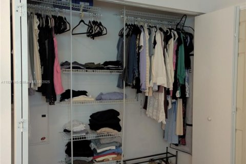 Condo in Miami, Florida, 1 bedroom  № 1975493 - photo 7