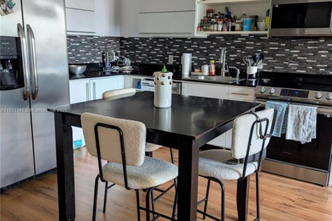 Condo in Miami, Florida, 1 bedroom  № 1975493 - photo 3