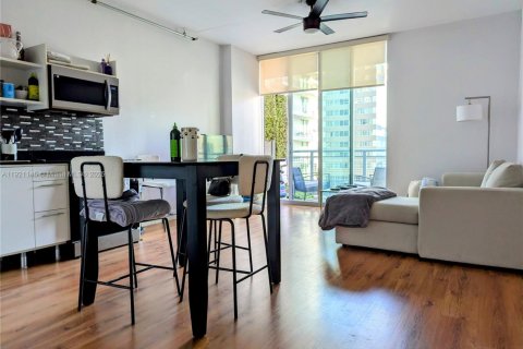 Condo in Miami, Florida, 1 bedroom  № 1975493 - photo 1