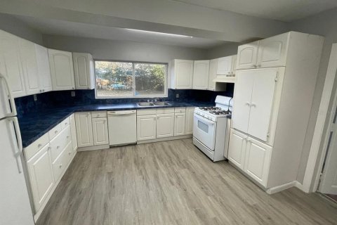 Casa en alquiler en Gainesville, Florida, 3 dormitorios, 179.77 m2 № 1791340 - foto 2