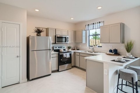 Townhouse in Florida City, Florida 4 bedrooms, 146.97 sq.m. № 1877719 - photo 7