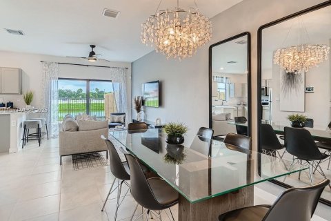 Townhouse in Florida City, Florida 4 bedrooms, 146.97 sq.m. № 1877719 - photo 5