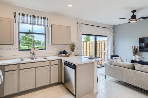 Townhouse in Florida City, Florida 4 bedrooms, 146.97 sq.m. № 1877719 - photo 8