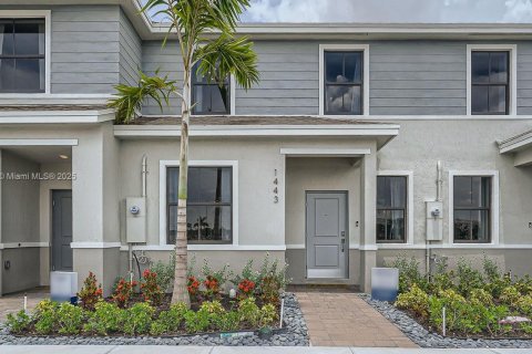 Townhouse in Florida City, Florida 4 bedrooms, 146.97 sq.m. № 1877719 - photo 1