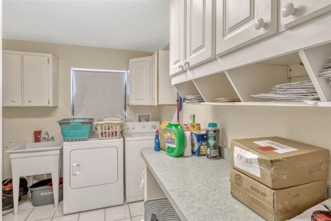 House in Orlando, Florida 4 bedrooms, 213.77 sq.m. № 1722756 - photo 12