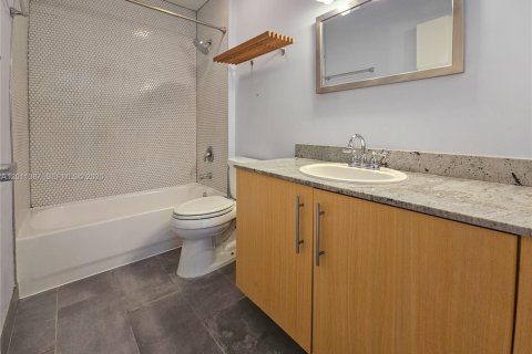 Condo in Miami, Florida, 2 bedrooms № 2075181 - photo 17