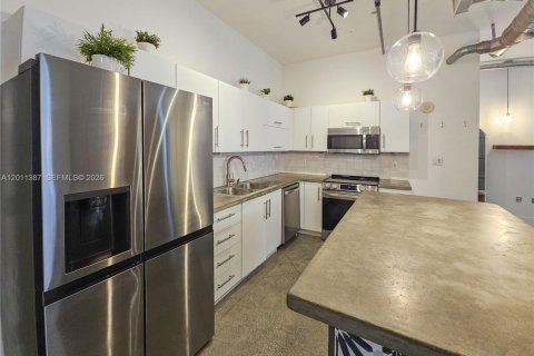 Condo in Miami, Florida, 2 bedrooms № 2075181 - photo 8