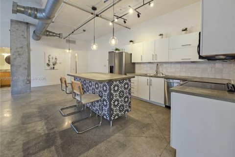 Condo in Miami, Florida, 2 bedrooms № 2075181 - photo 2