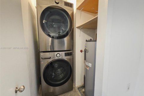 Condo in Miami, Florida, 2 bedrooms № 2075181 - photo 18