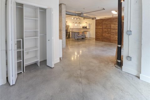 Condo in Miami, Florida, 2 bedrooms № 2075181 - photo 3