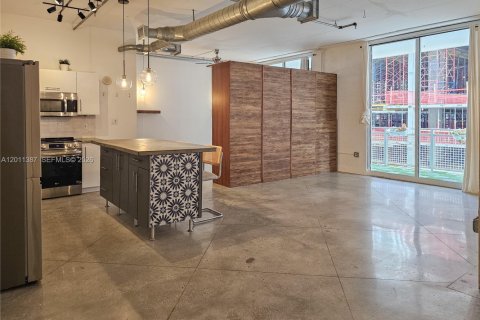 Condo in Miami, Florida, 2 bedrooms № 2075181 - photo 9